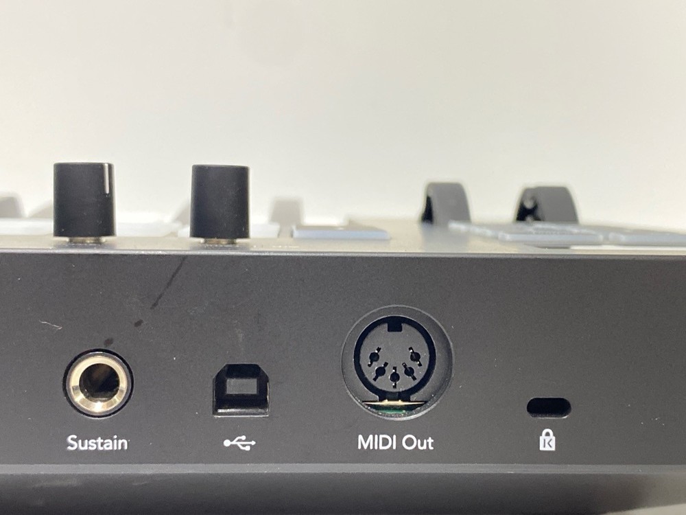 NOVATION LAUNCHKEY 49 Midi Controller Keyboard (UD3045244)