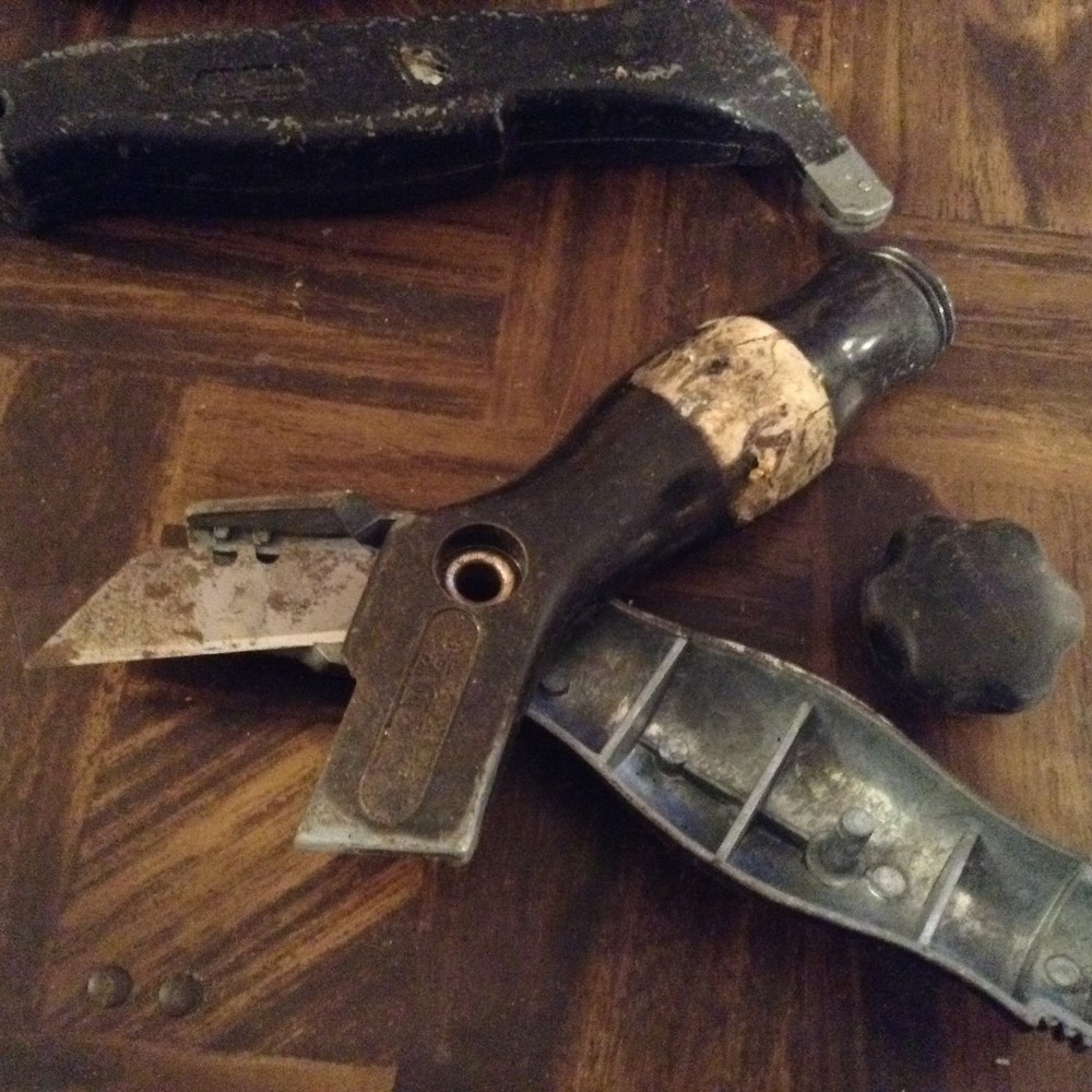 Lot of three assorted knives