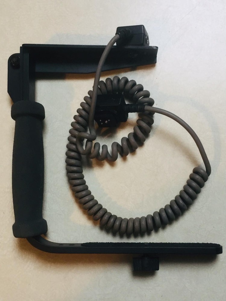 Stroboframe Professional Flash Bracket w/Nikon AF SC-17 Ext Sync Cord - REDUCED