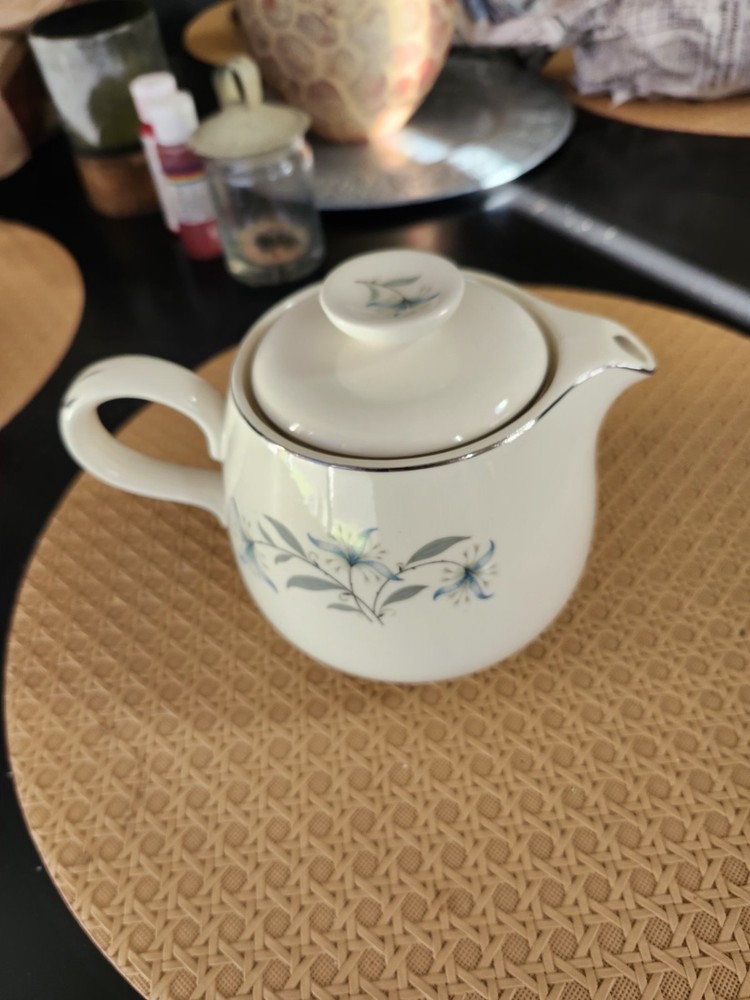 hanover white melody teapot