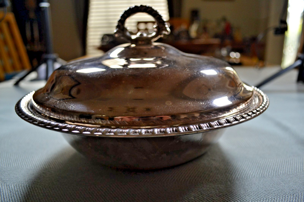 WM ROGERS 862 Silverplate Round Serving Bowl With Lid