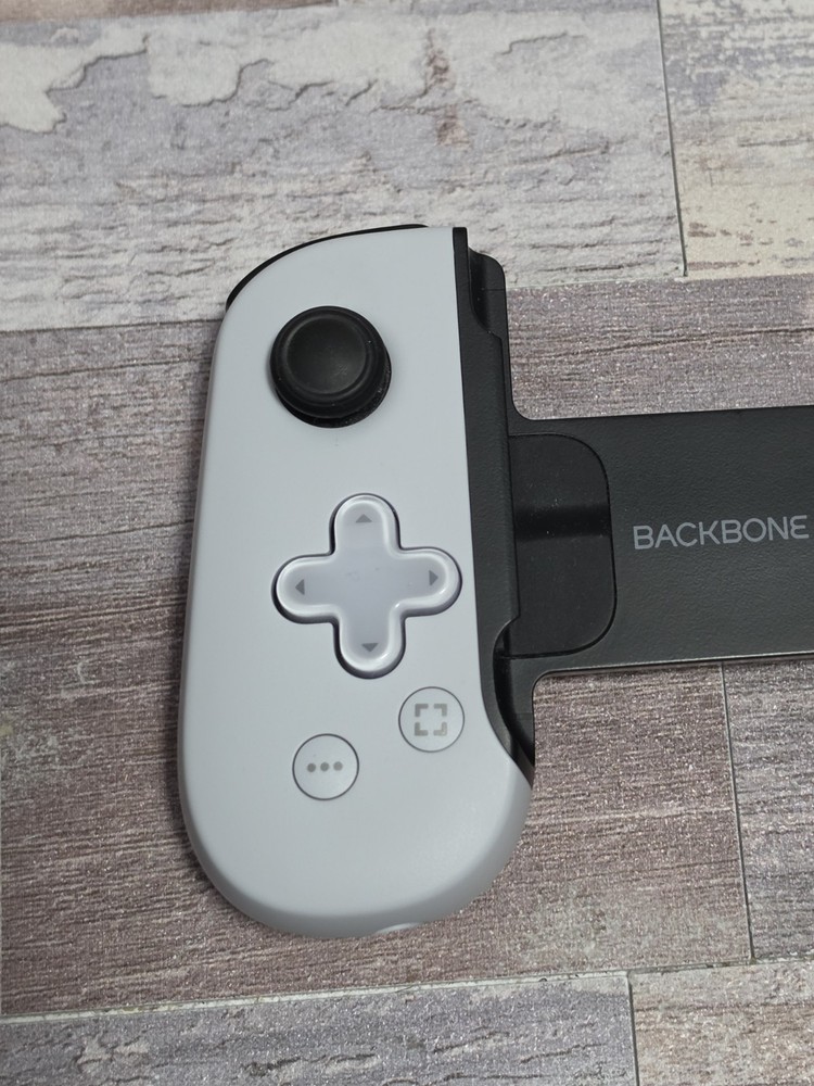 Backbone One Lightning Controller Playstation Edition BB-02-W-S iPhone