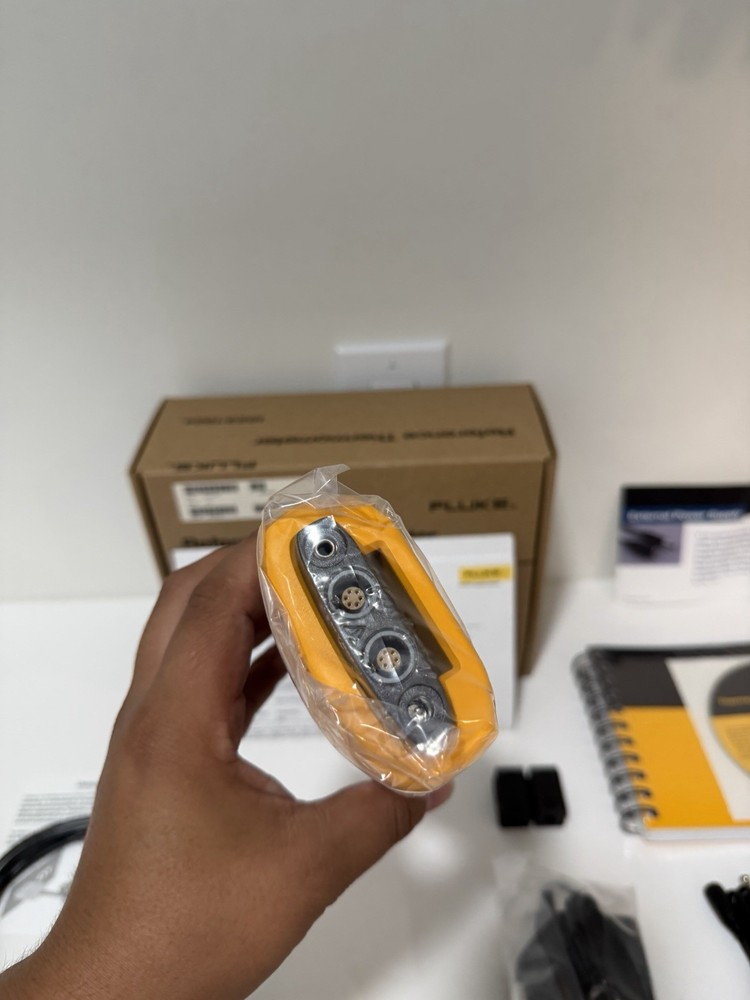 FLUKE 1524 REFERENCE THERMOMETER W/ PROBE & BAG (TESTED) FREE SHIPPING