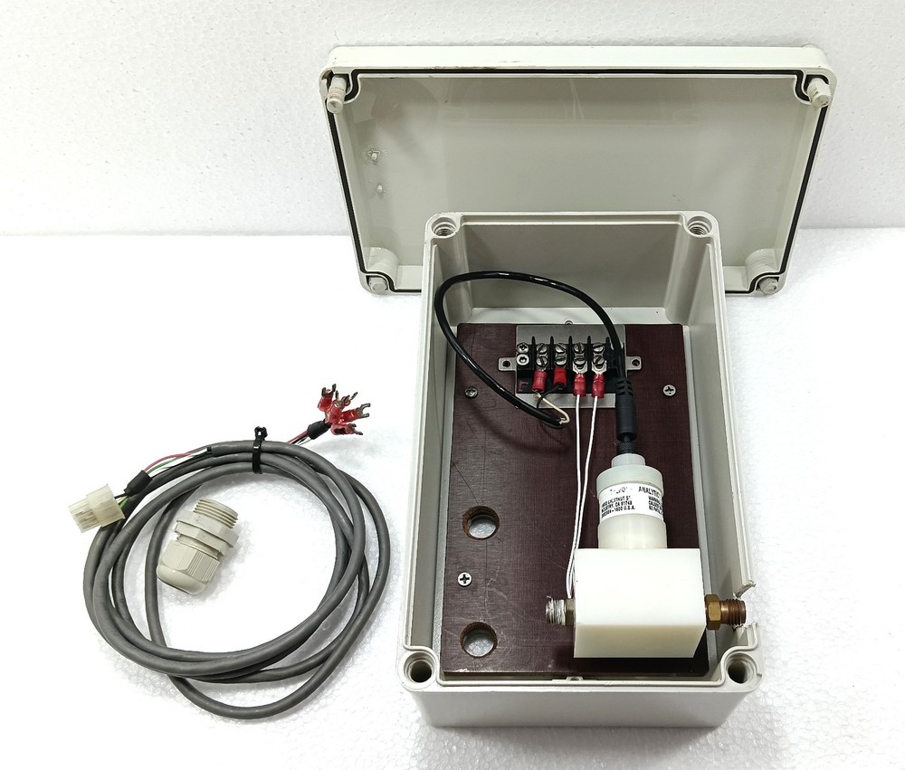 TELEDYNE ANALYTICAL MODEL 3290 PERCENT OXYGEN ANALYZER C64643A WITH SENSOR UNIT