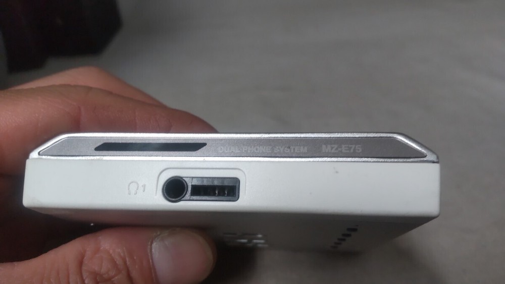 SONY MZ-E75 Mini Disc Player MD Walkman Silver Good