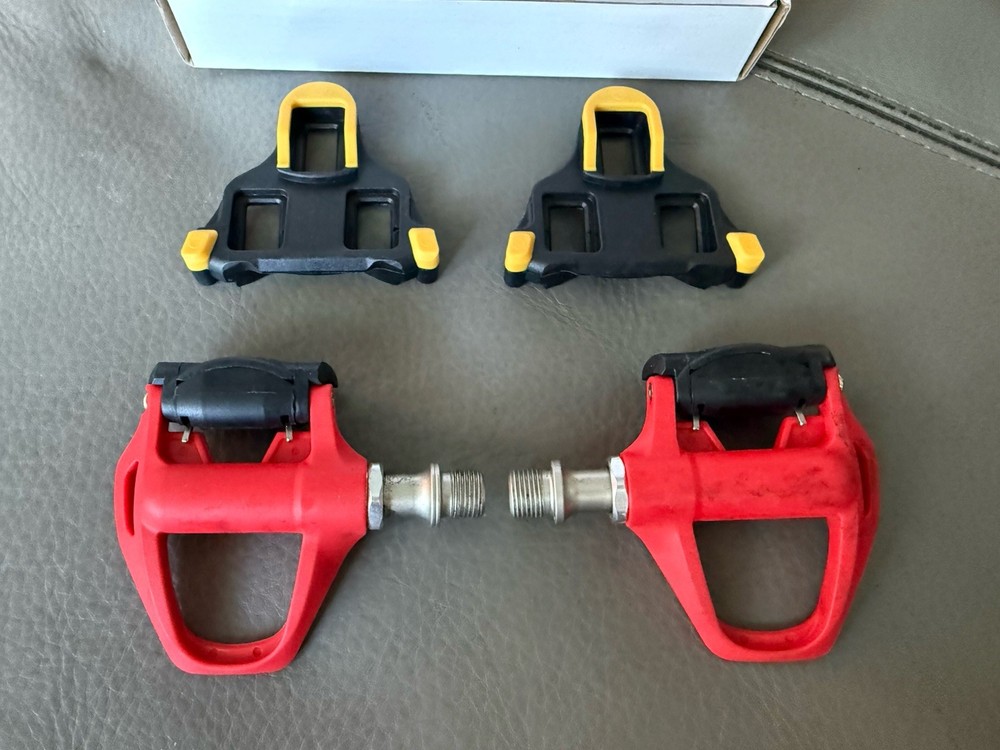 Cycling pedals - Wowsport clipless road pedals - Light Used.
