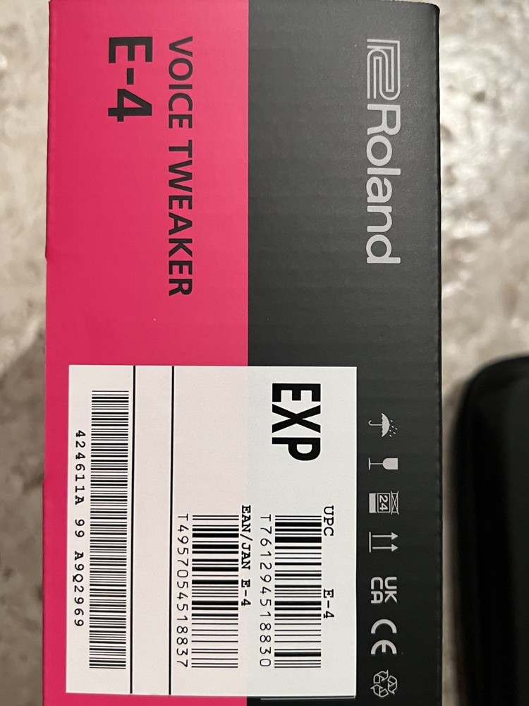 Roland AIRA Compact E-4 Voice Tweaker - MINT - FREE Shipping, Case, Knobs, & Mic