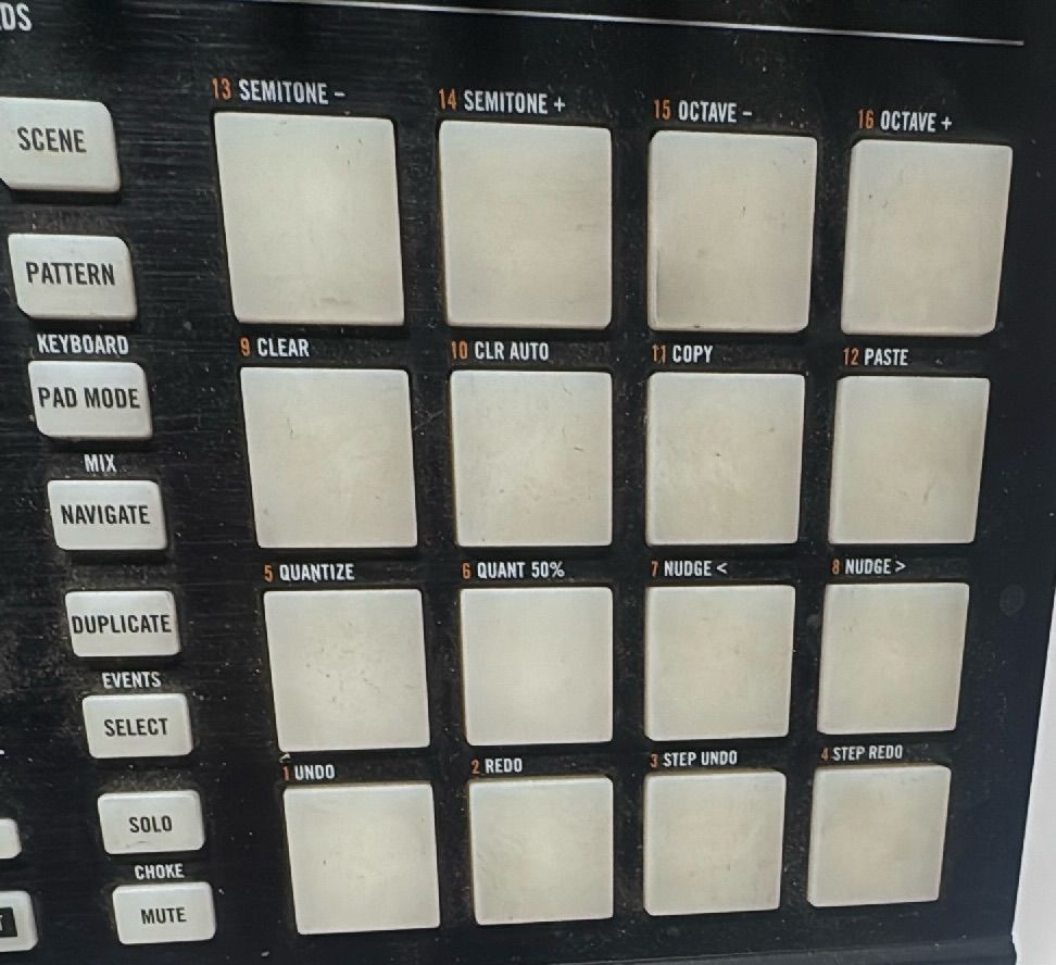 Native Instruments Maschine MK2 Black Groove Production Studio Controller