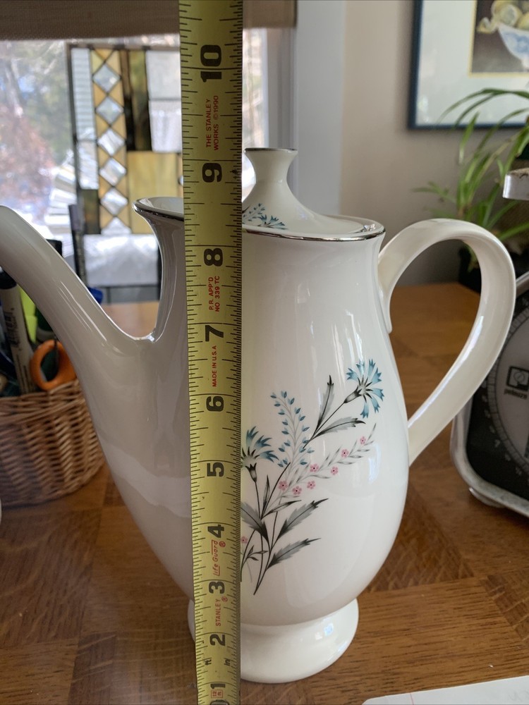 Taylor Smith Taylor - VERSATILE - BACHELOR BUTTON - TEAPOT with LID