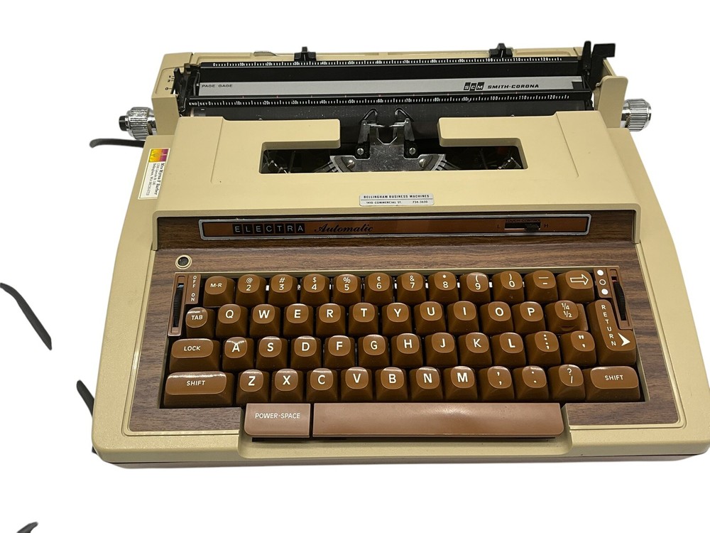 Smith Corona Automatic Electric Typewriter Model 3LRB With Soft Case, Works
