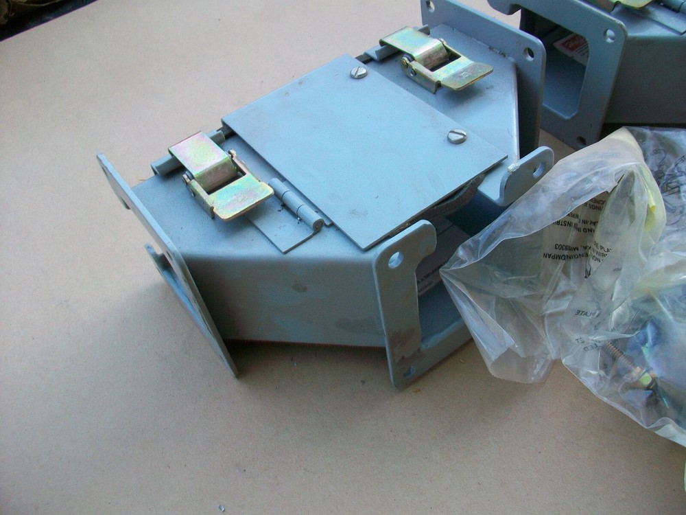 2pc Hoffman F22LTC Tee Fitting Top Open Electrical Wireway