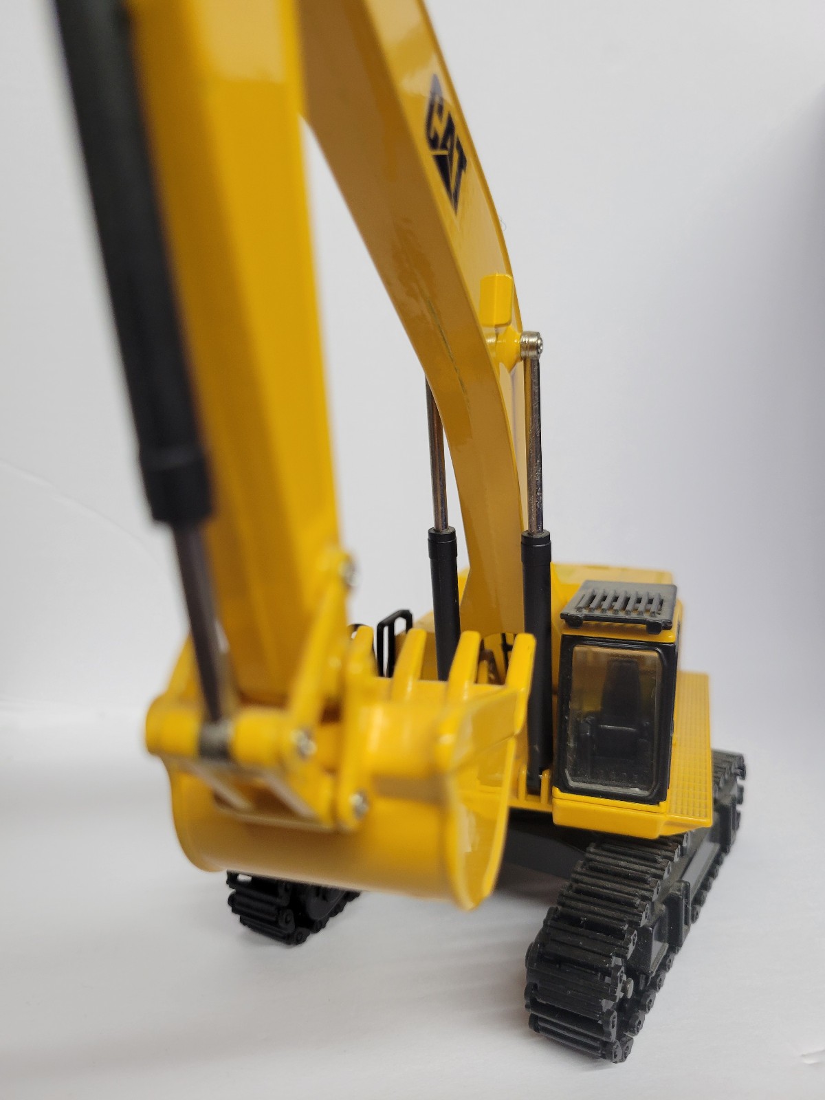 Caterpillar Cat 375 1/50 Diecast Excavator JOAL #189