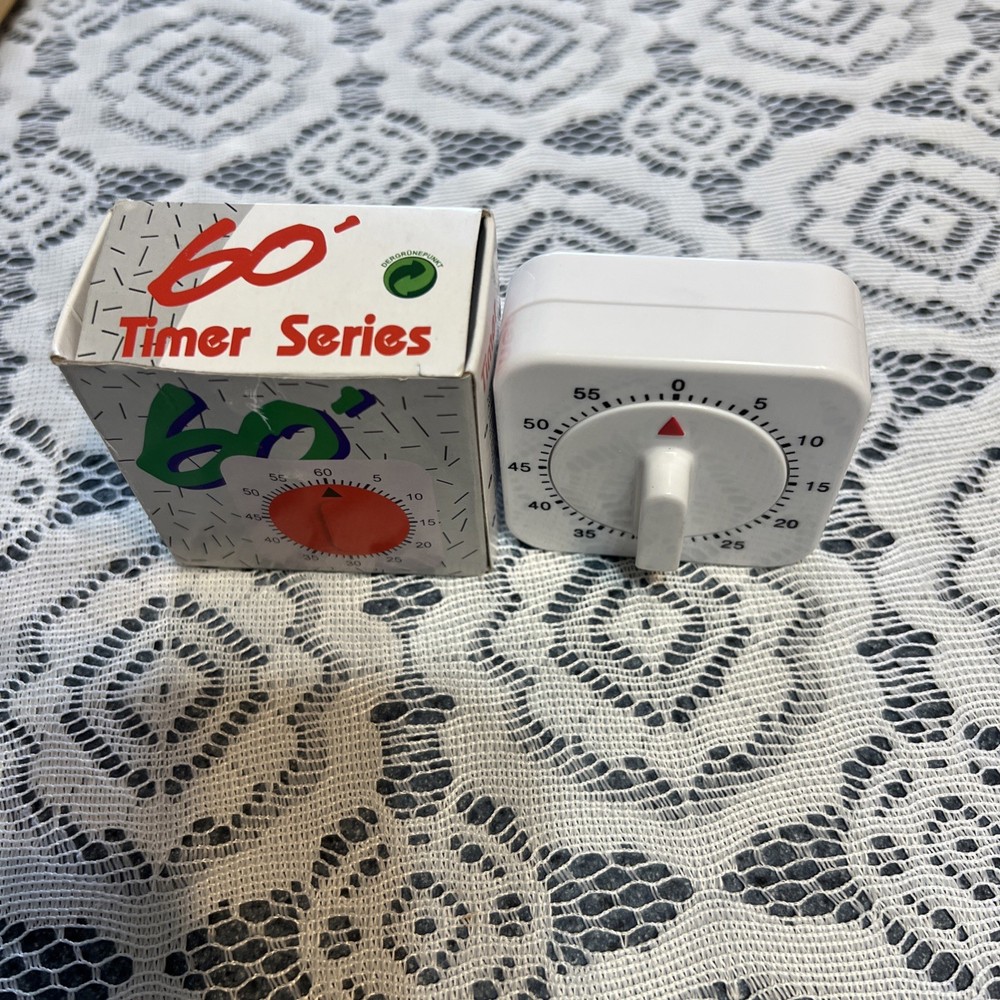 Kitchen Timer 60-Minute White With Black Numbers Excellent Condition