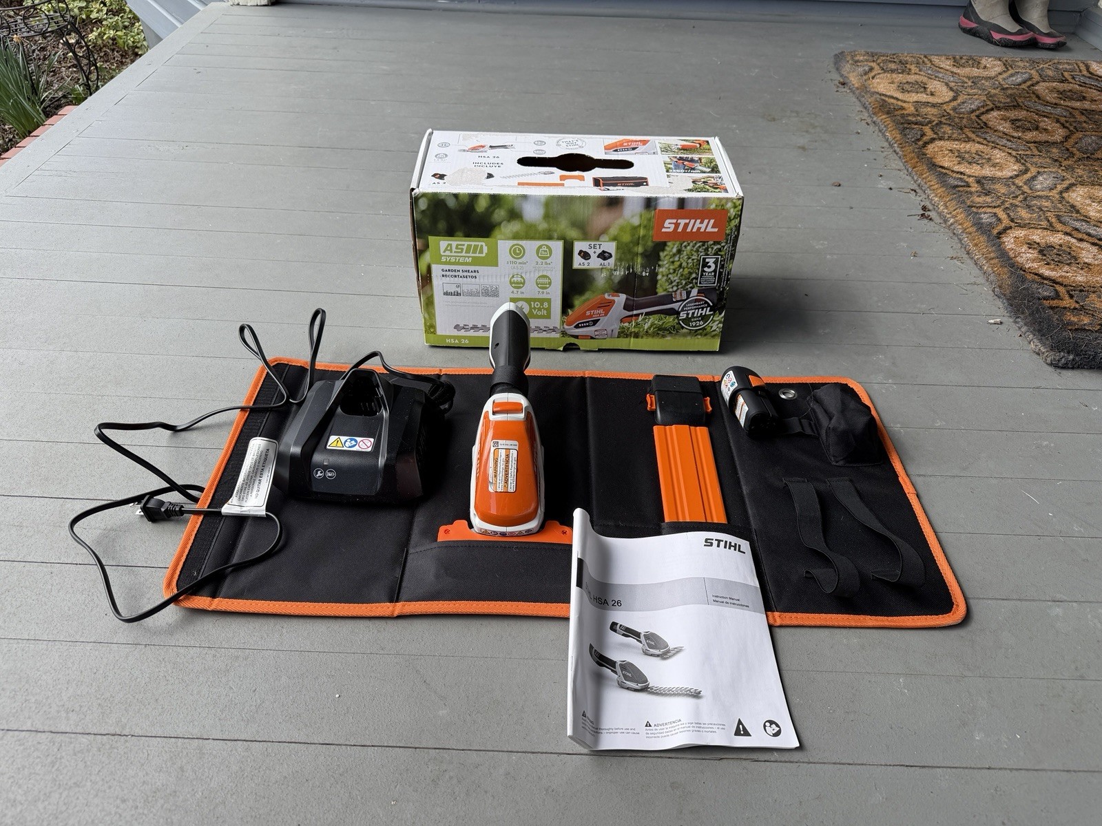 STIHL HSA 26 Cordless Garden Shears Hedge Trimmer + Battery, Case & Charger