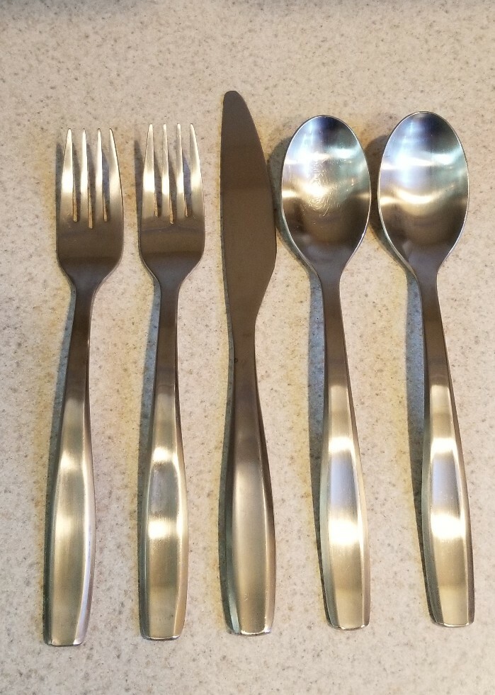 GOURMET SETTINGS STAINLESS FLATWARE VAULT 5 MISC PIECES