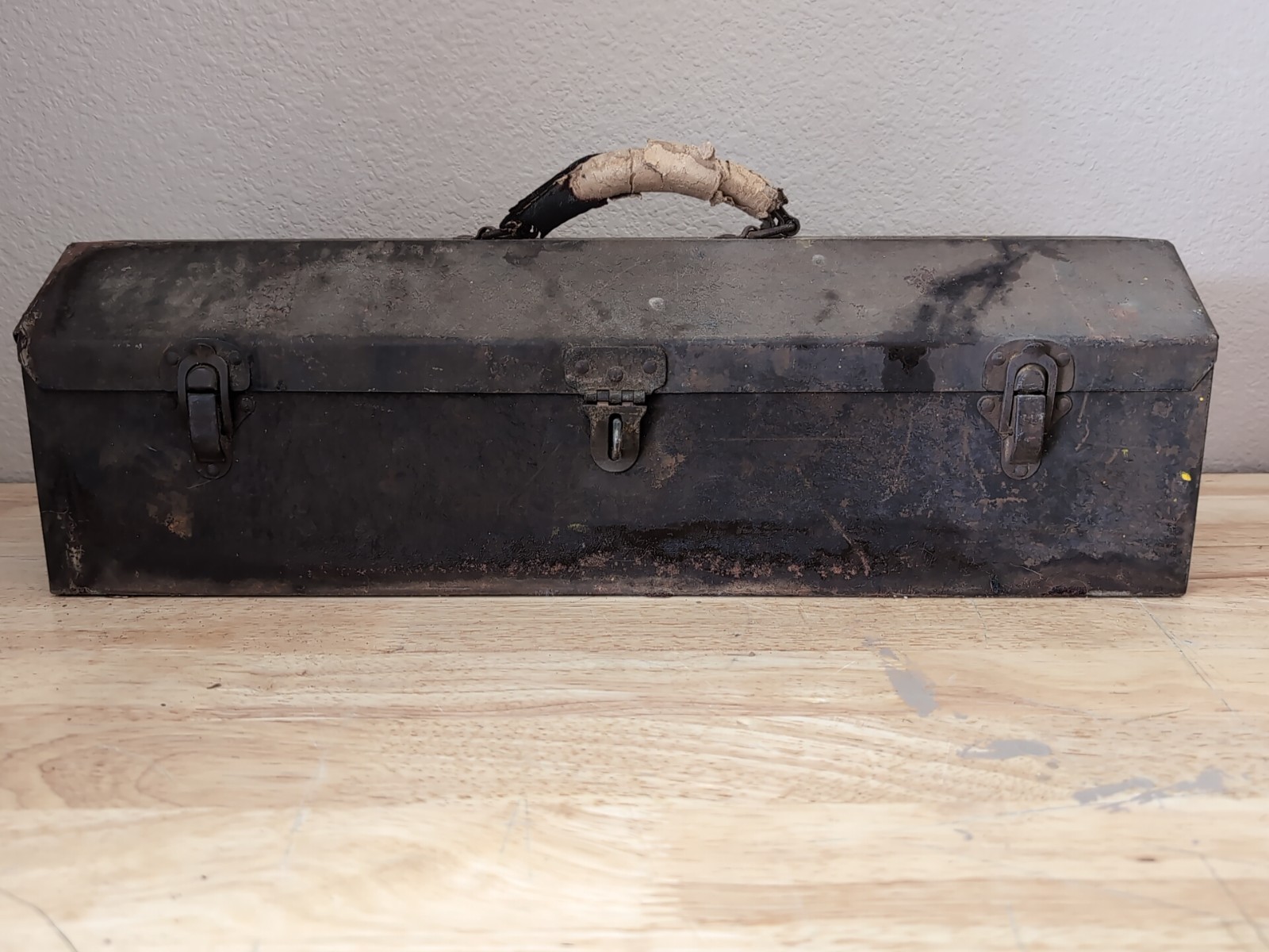 1930s Western Giant Tools Western Auto Supply Tool Box w/ Tray Leather Handle