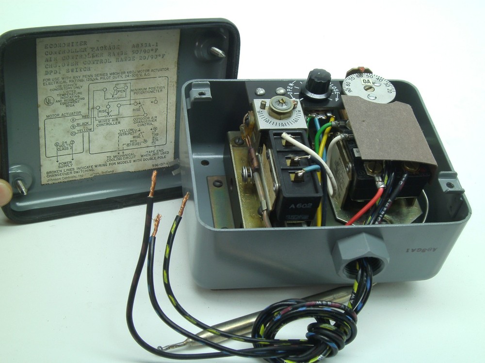 OPEN BOX! Johnson Controls Economizer A83GA-1 Air Controller Cooling Switch KB