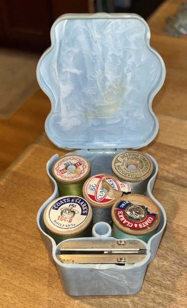 Vintage Kwik Thred Automatic Needle Threader BLUE SWIRL Plastic Box with spools