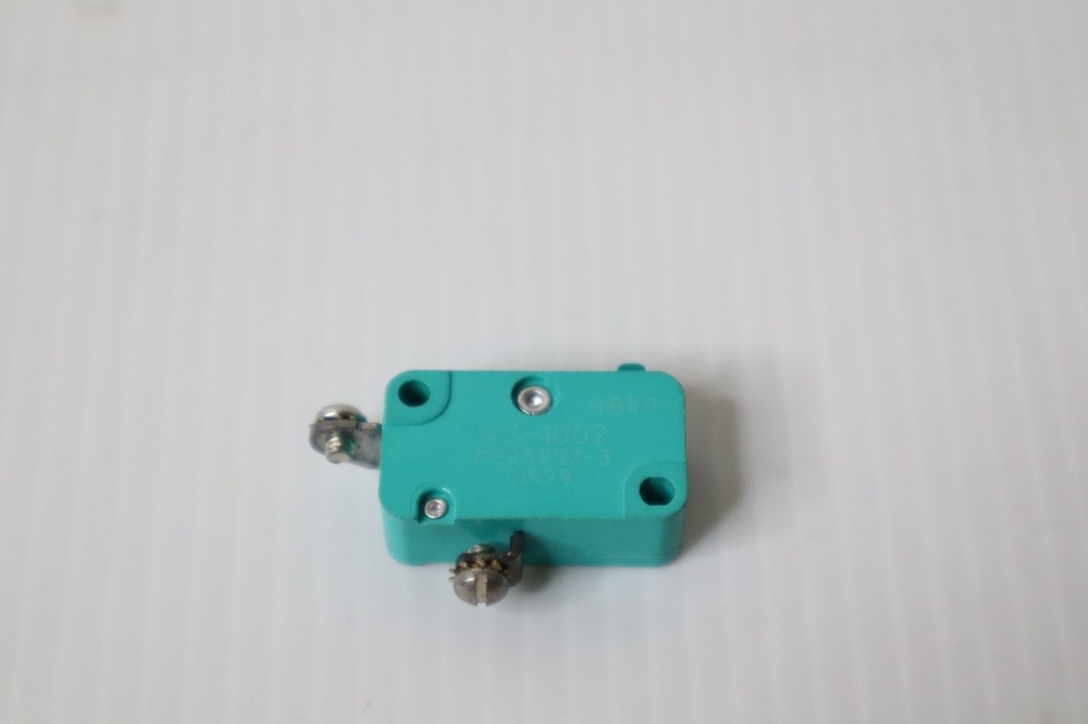 MS25253-3 Micro Switch (3 Available)