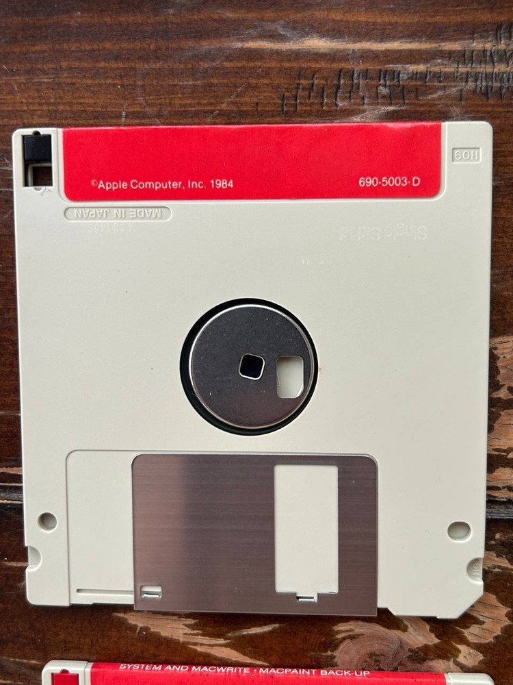 Apple Macintosh MacWrite. MacPaint. Mac software 1984 128K