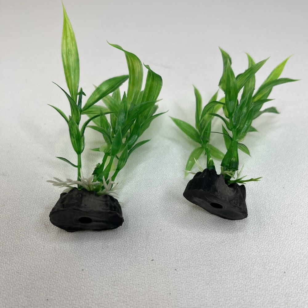 2 PC Xunyee Plastic Aquarium Plants