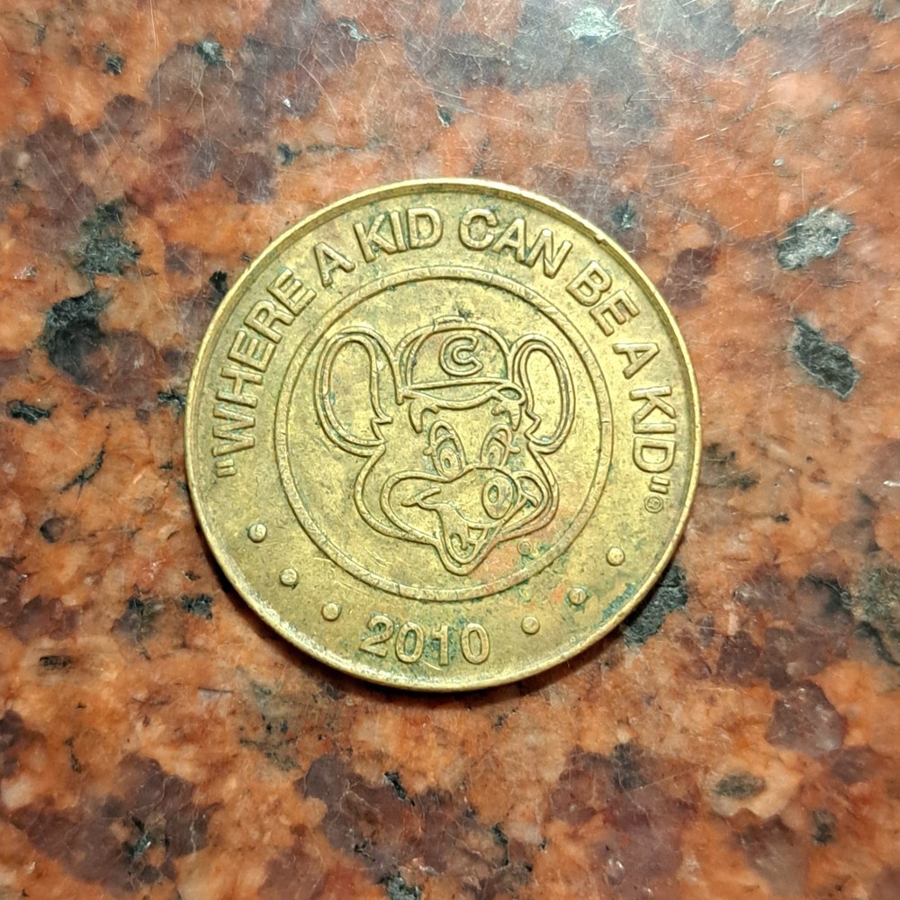 2010 CHUCK E. CHEESE TOKEN - #B7009