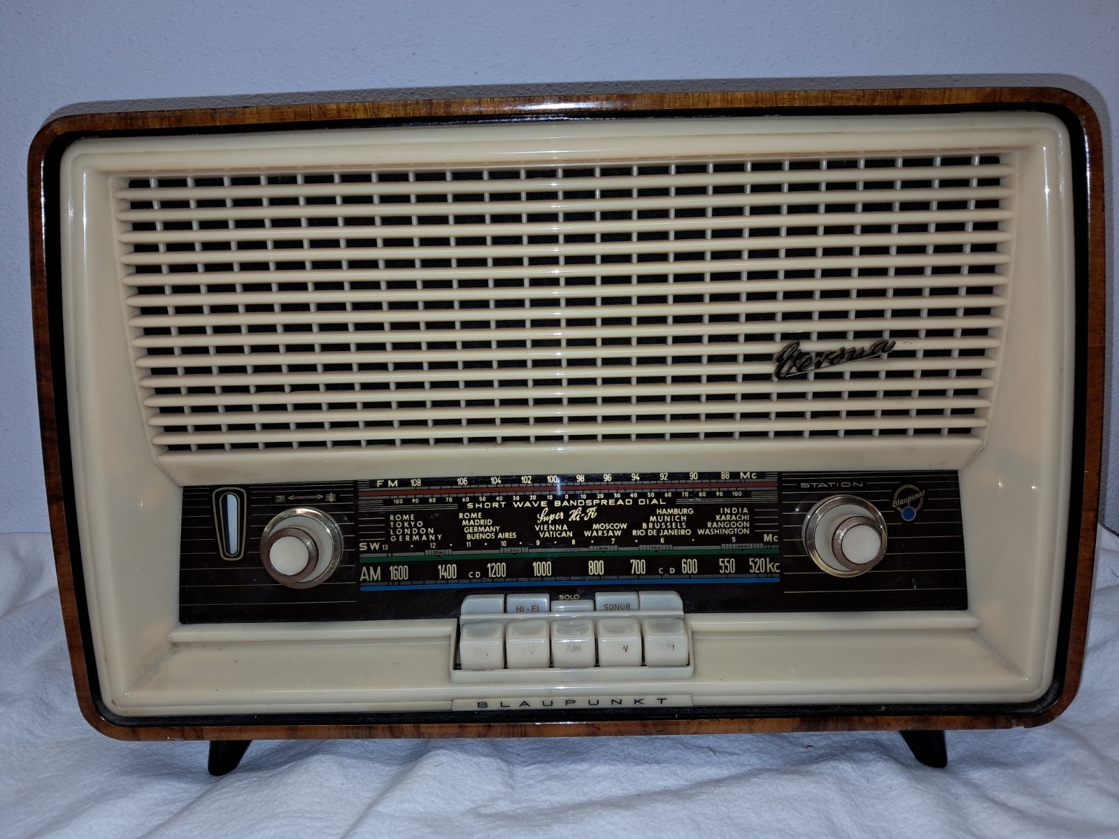 Vintage Blaupunkt Verona 20103 German Tube Radio AM/FM/SW - 1960's --- WORKS ---