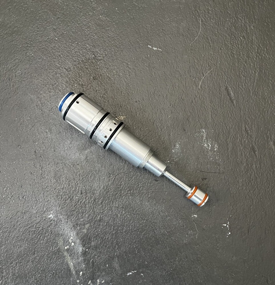 Dye DM10 Bolt Assembly