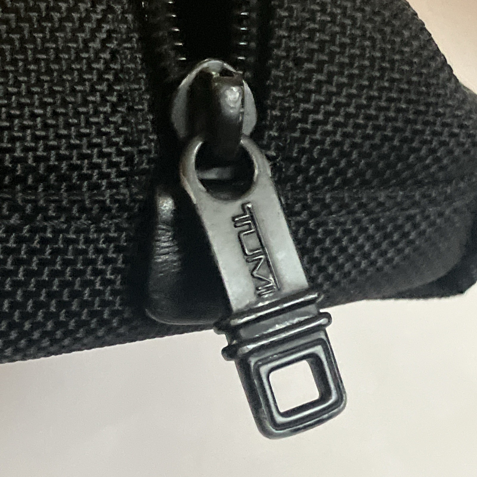 TUMI Accent Accessory pouch Cord Bag Black / Red No Retail Tag