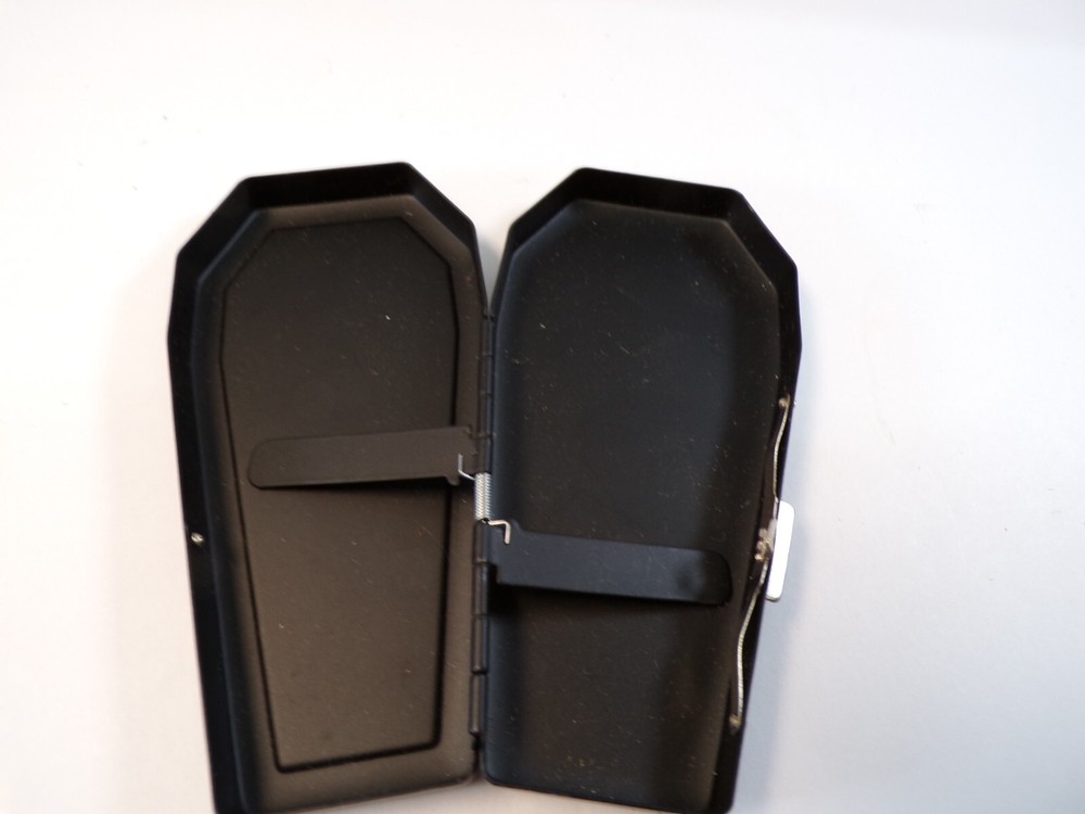 Skull & Dagger Cigarette Holder Coffin Case