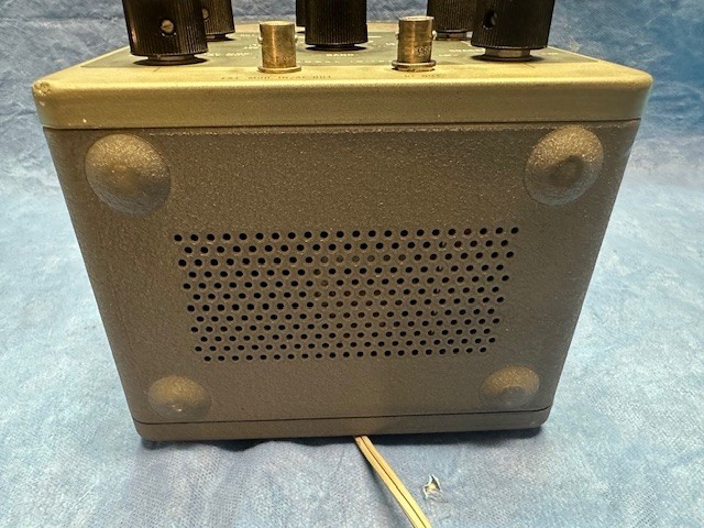 HeathKit IG-102 RF signal generator