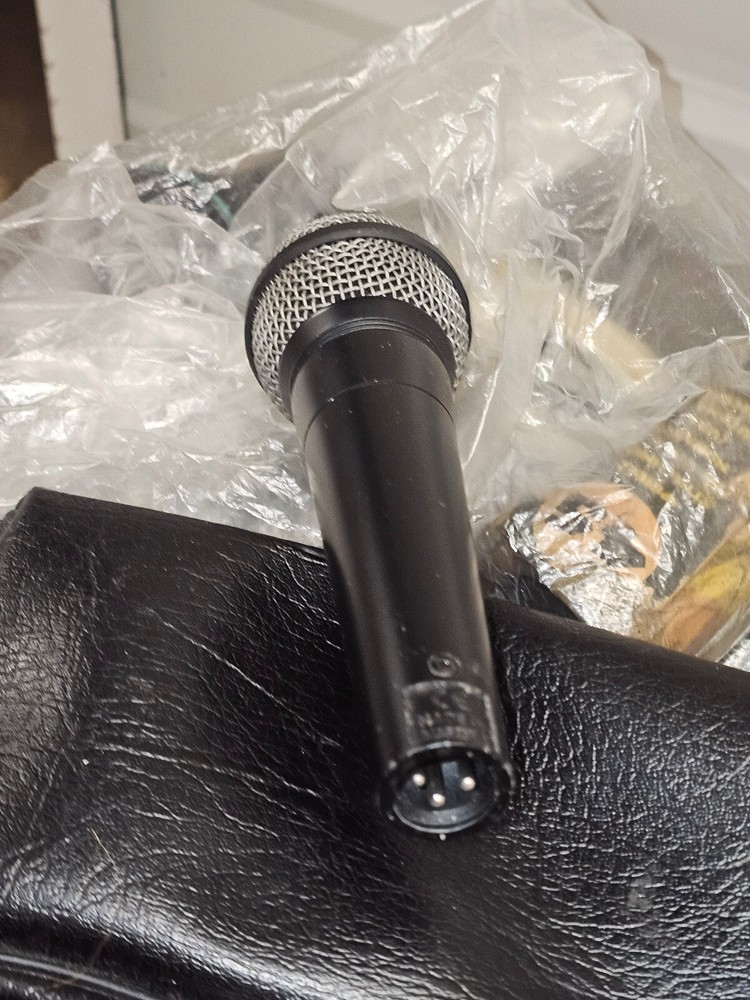 AKG D8000 S MICROPHONE (WORKS)