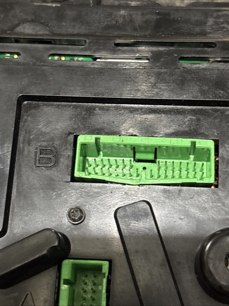 Volvo VNL Speedometer Instrument Cluster Missing P/N
