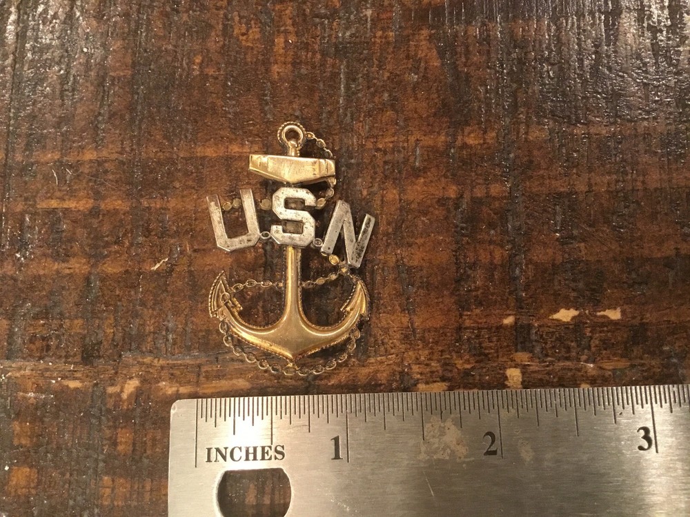 ORIGINAL WWII STERLING USN CHIEF PETTY OFFICER VISOR CAP BADGE BY NUS