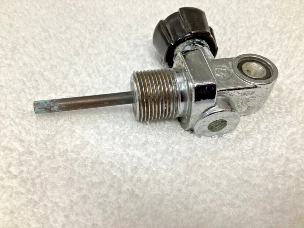SCUBA DIVING tank valve yoke