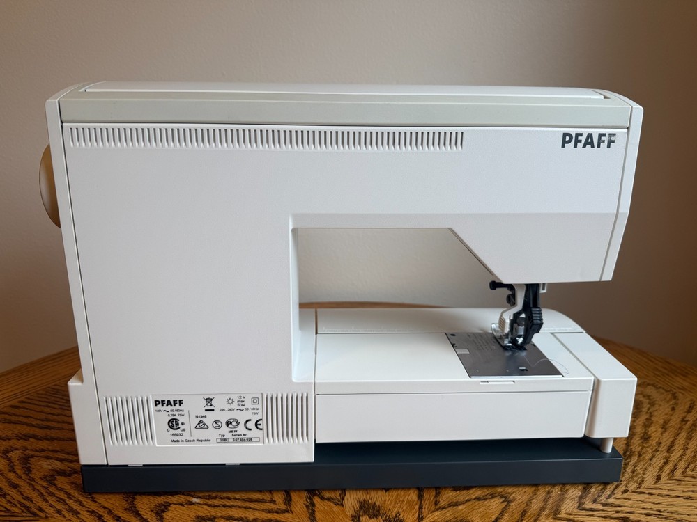 PFAFF Performance 2056 Sewing Machine
