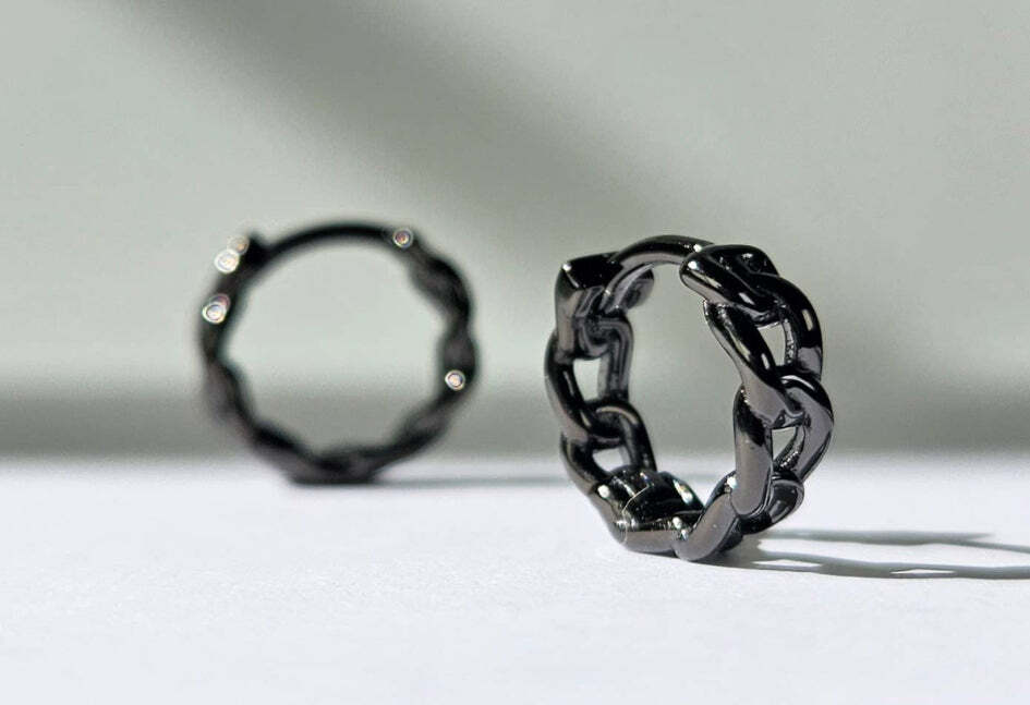 CHAIN HUGGIE EARRINGS