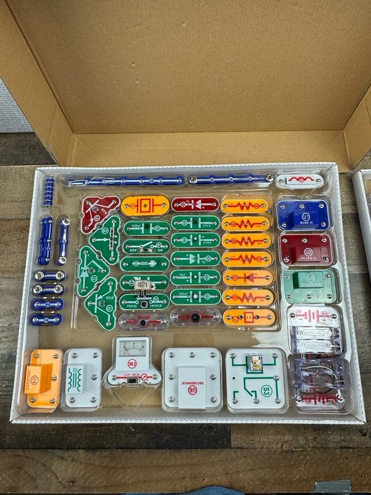 Elenco Electronics Snap Circuits Extreme 750 Experiments Kit (SC750)