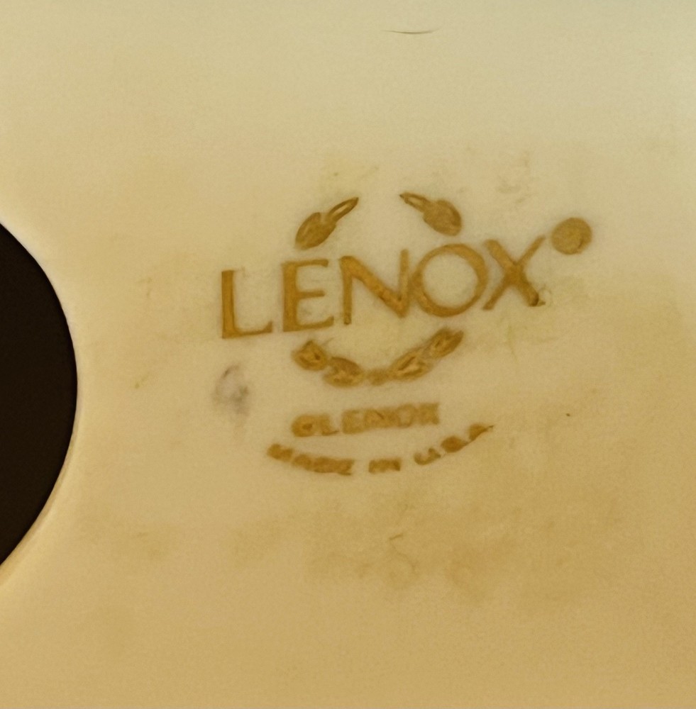 Lenox Flower Quartz Mantle Clock - Meridian Pattern