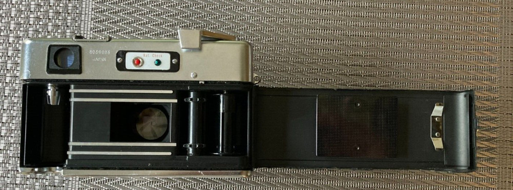 Yashika Electro 35 SLR 35mm Camera Serial # 8036993, untested
