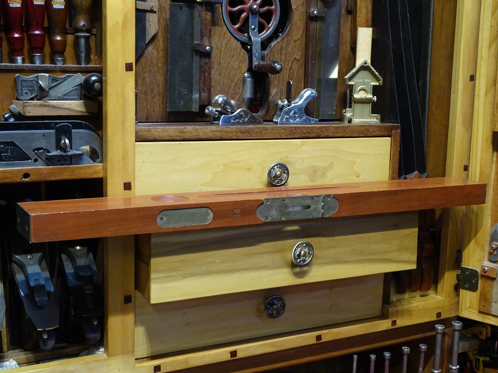 Disston 28" Plumb and Level No. 16 Adjustable, Original Finish, Paper Label