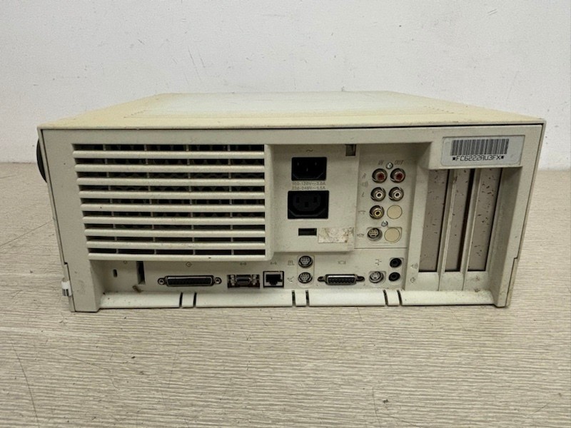 Power Macintosh 7500/100 M9379 Computer (no power)