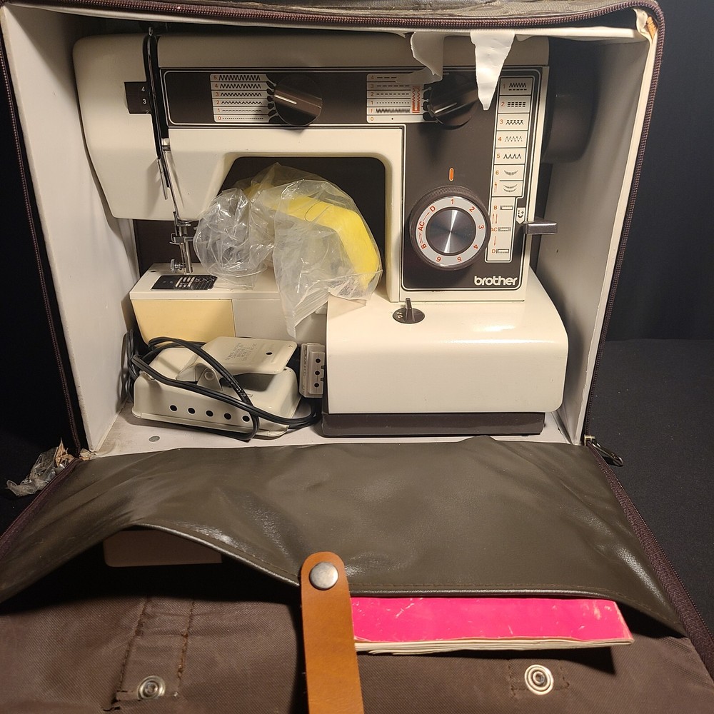 Brother Sewing Machine Model VX560 in Soft Side Carrying Case