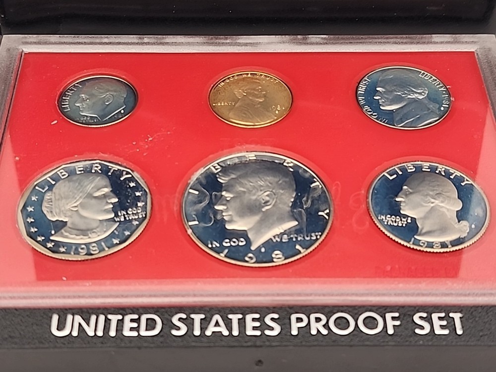 1981 United States Mint Proof Set Damaged Flap, Missing Stand