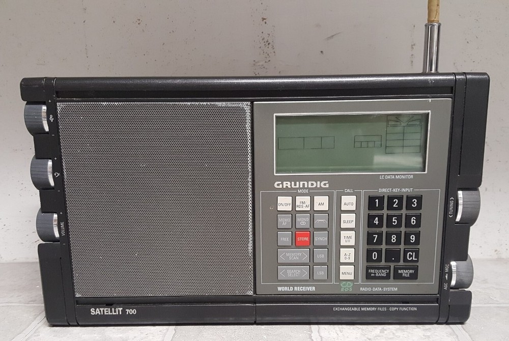 GRUNDIG SATELLIT 700 World Receiver (PLEASE READ)