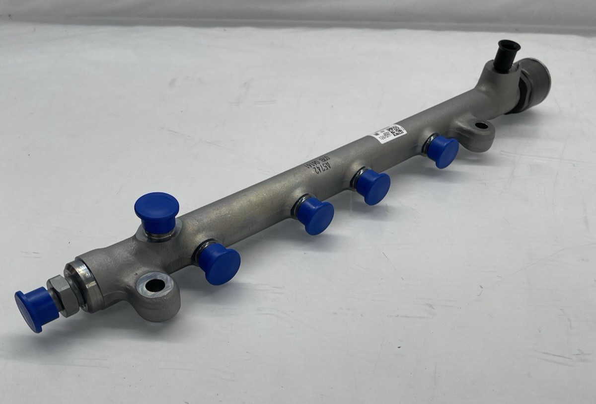 OEM 2017-2023 Chevy GMC 6.6L Duramax L5P Drivers Side LH Fuel Rail 12678991