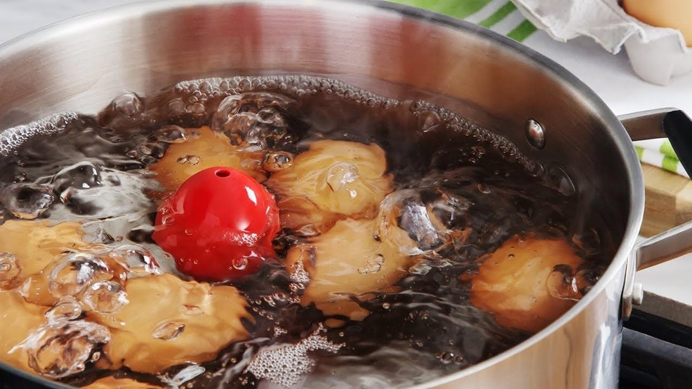 BeepEgg Basic Red – Egg Timer for Boiling Eggs – Musical Egg Cooker for Soft,