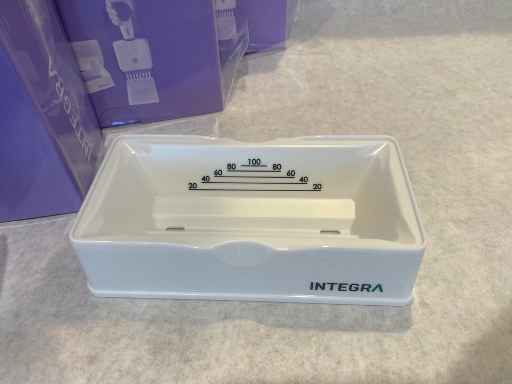 INTEGRA 100 ml Polypropylene Multichannel Reagent Reservoir Base + 200 Inserts