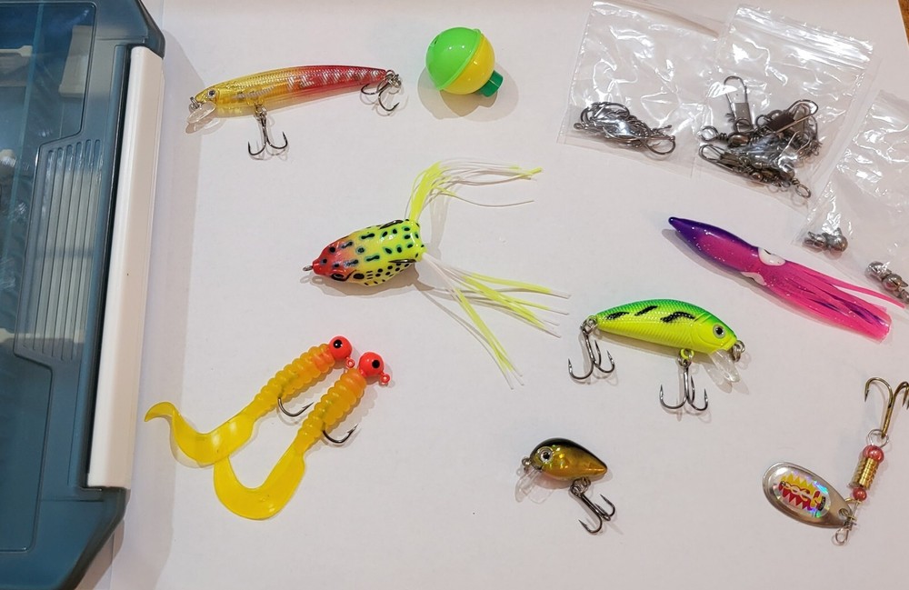 The Sampler 46 Piece Tackle Box (Green)