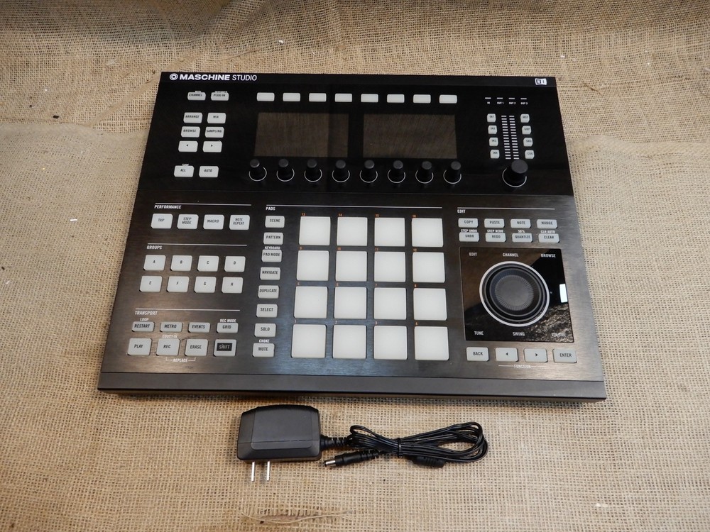 Maschine Studio  Native Instruments - Black